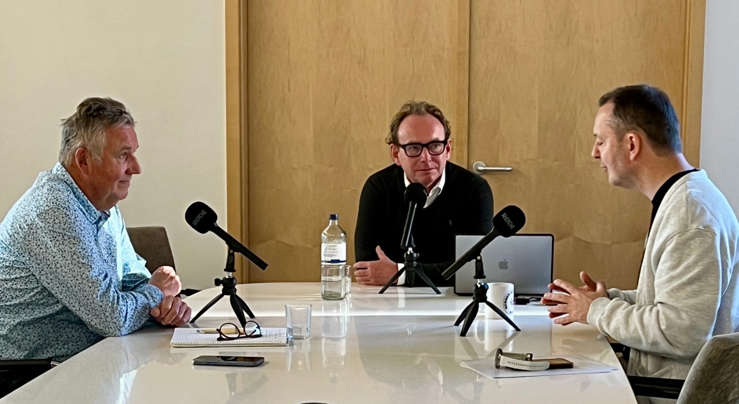 TRAVELHOLICS WÜNSCHT FROHE OSTERN